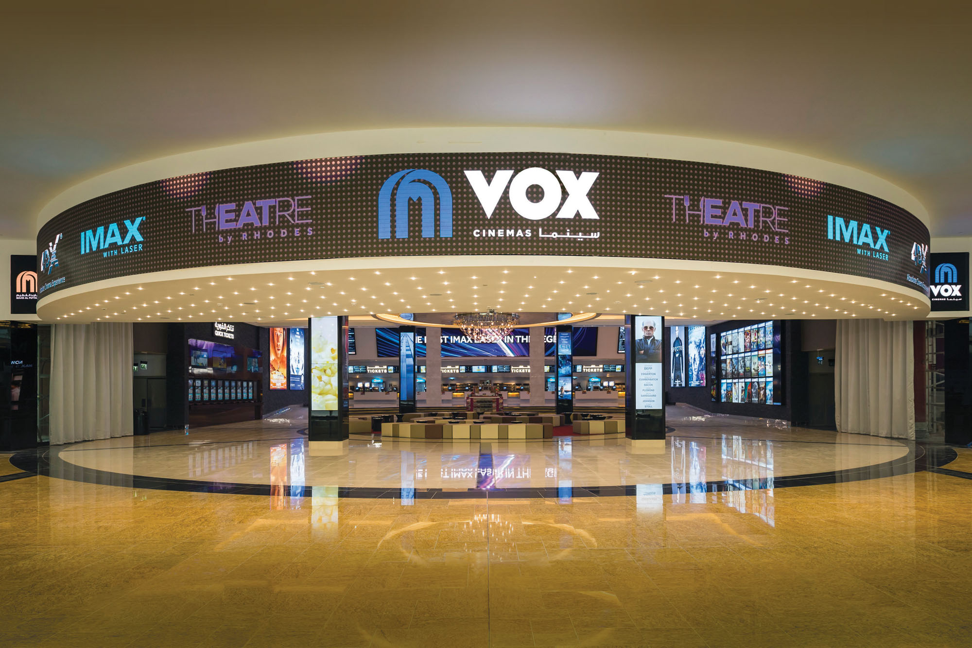 Dubai mall cinema. Кинотеатр в Дубае. Vox Cinema. Кинотеатр Mall. Уличный кинотеатр Дубай.