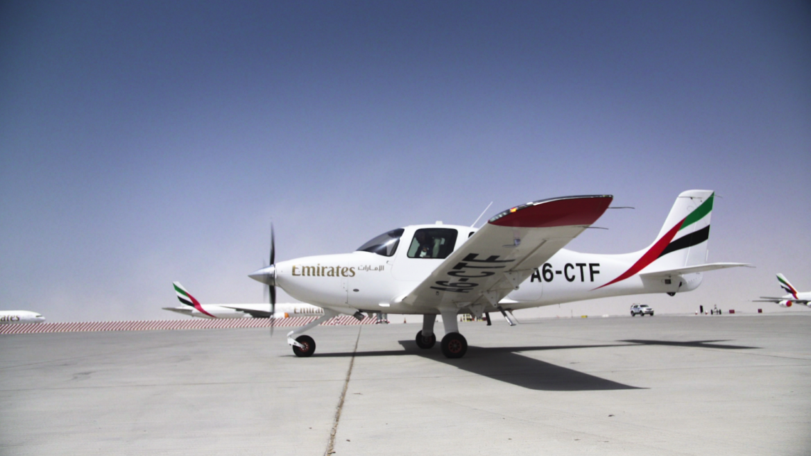 Cirrus sr22 Emirates. Emirates Flight Training Academy. Embraer Phenom 100 Emirates. Cirrus sr20.