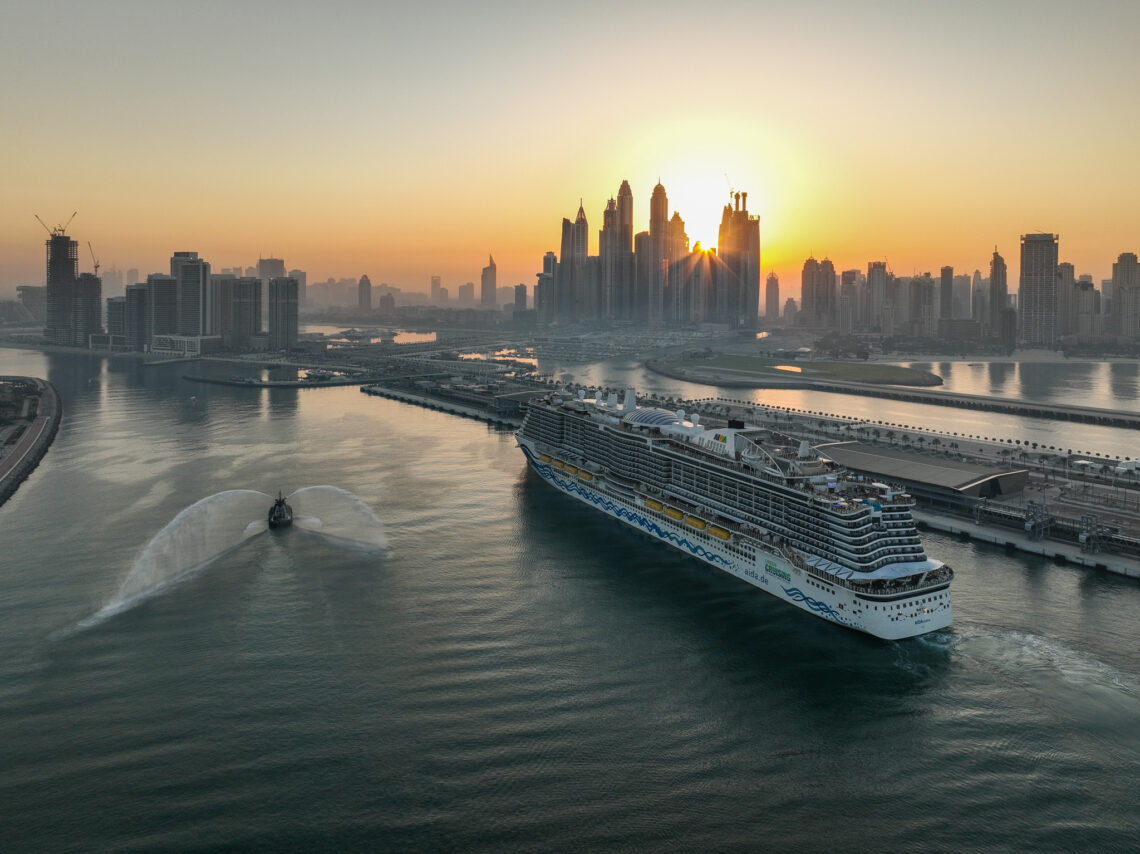 Dubai Harbour Welcomes First Passengers For The 2022/23 Cruise Season 